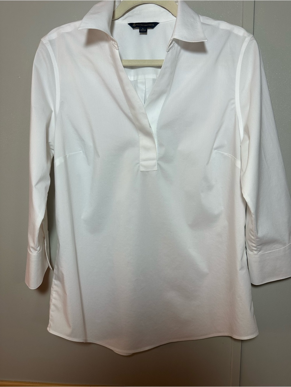 Brooks Brothers Classic V-Neck Collar Top Preppy Timeless Heritage Office Chic